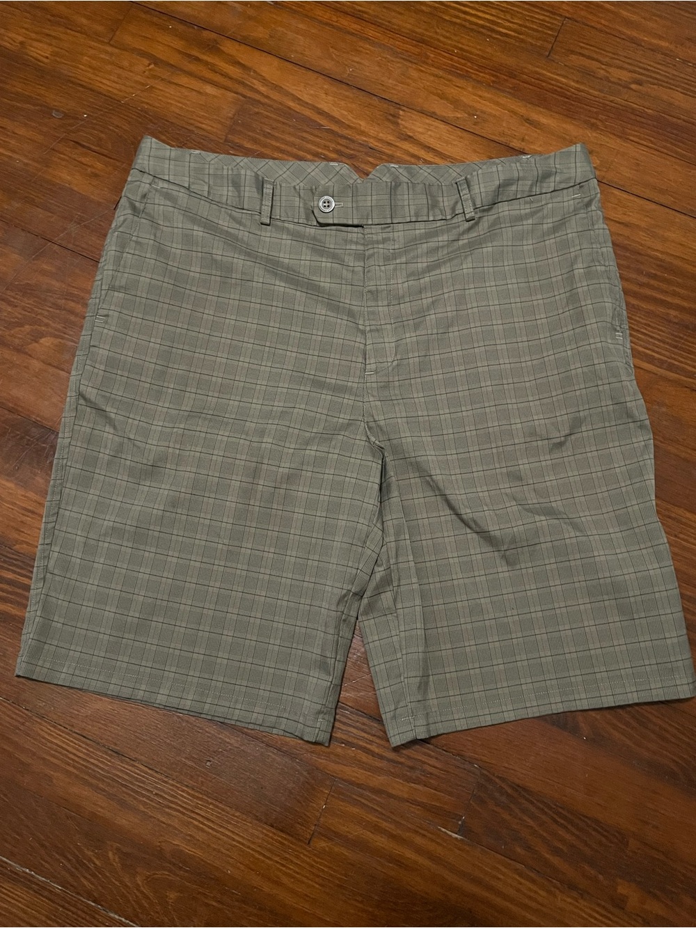 Under Armour Brown Plaid Performance Shorts Size 38
